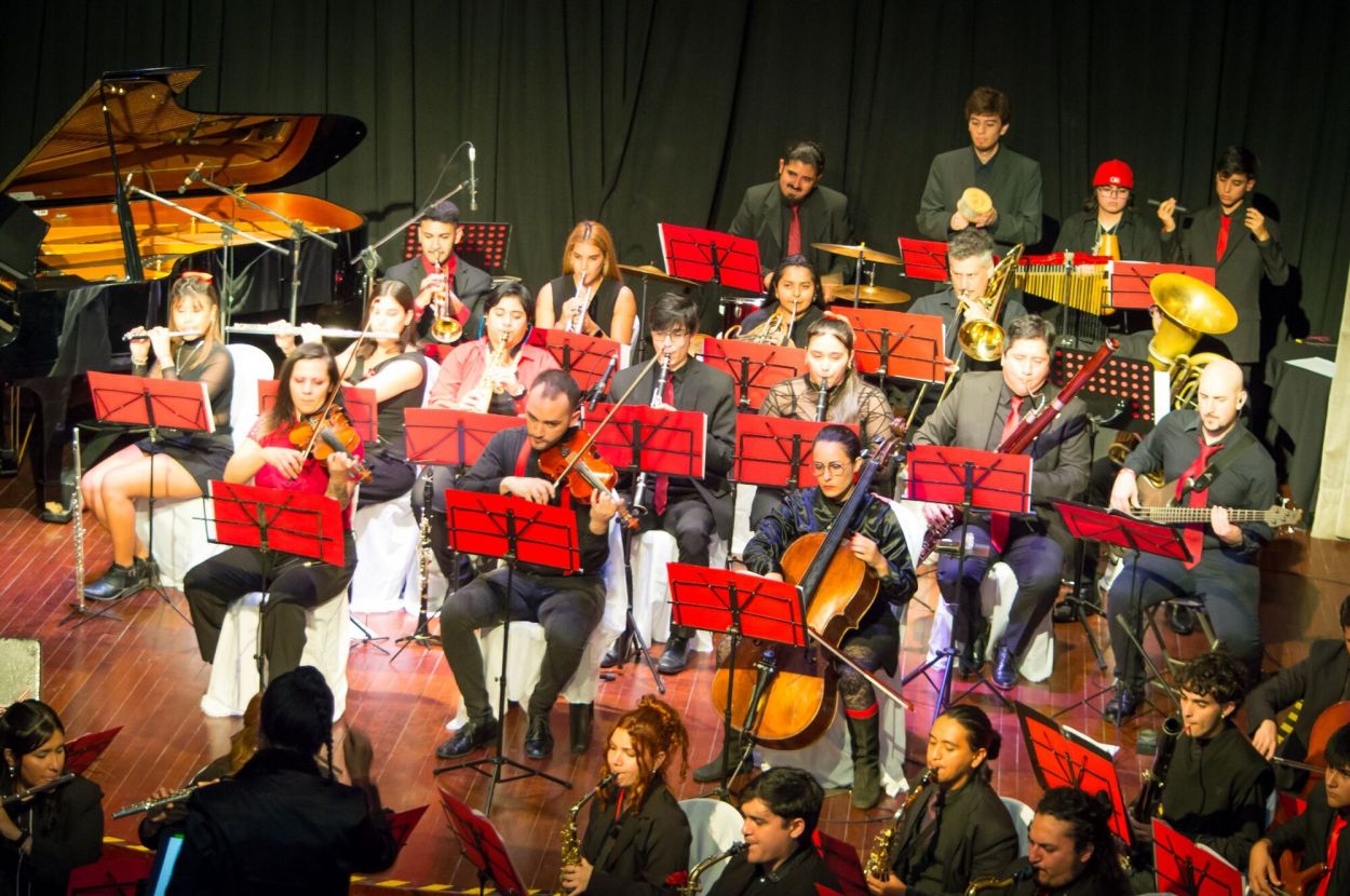 “TANGUEANDO II”. Marcela Roselló dirige la banda Tempo en el Virla.