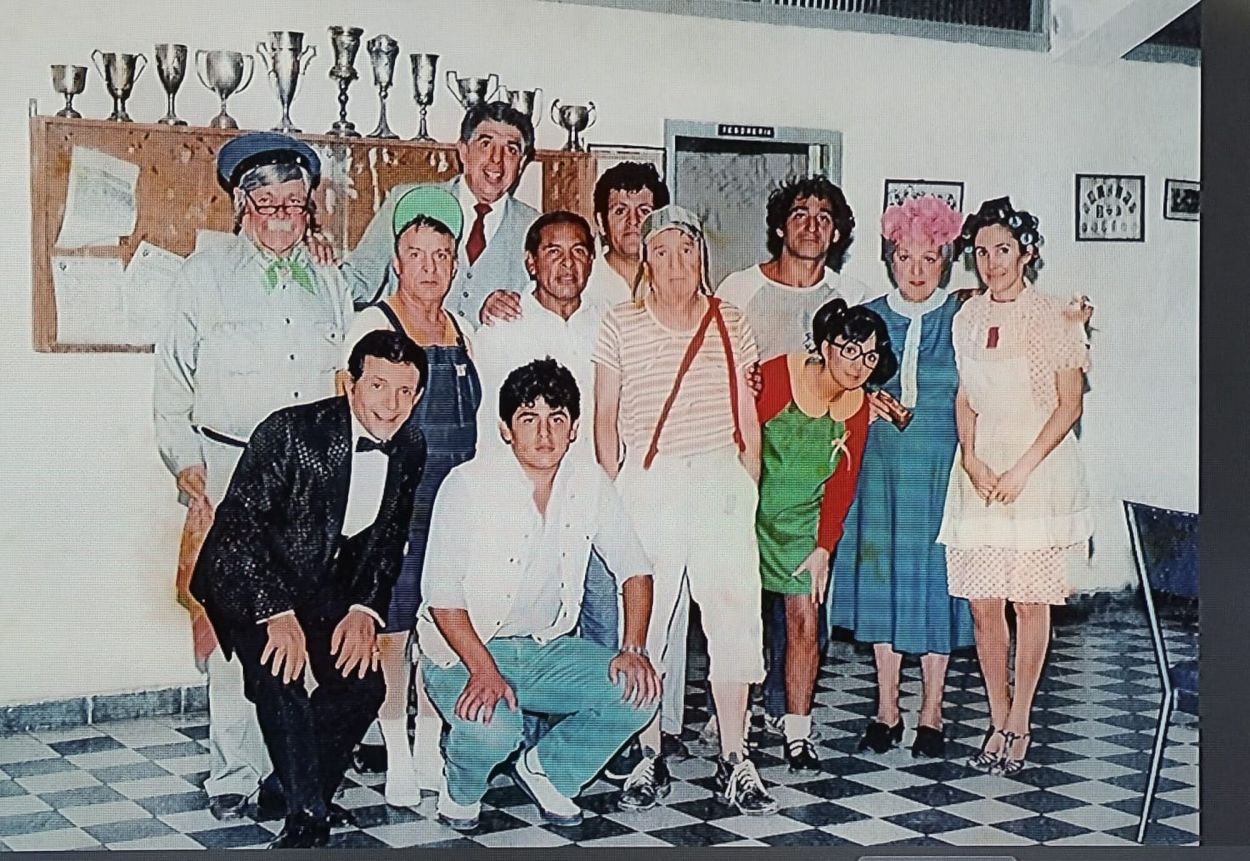 EN CENTRAL NORTE, EN 1987. Todo el grupo posa en los vestuarios del estadio. Foto de Antonio Lafuente.
