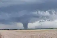 Tornado en Santa Fe: un enorme vórtice sorprendió en medio del temporal y causó temor