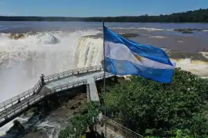 Por temor a una crecida histórica, cerrarán la Garganta del Diablo durante 40 días y desmontarán las pasarelas