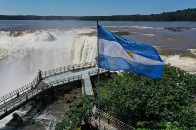 Por temor a una crecida histórica, cerrarán la Garganta del Diablo durante 40 días y desmontarán las pasarelas