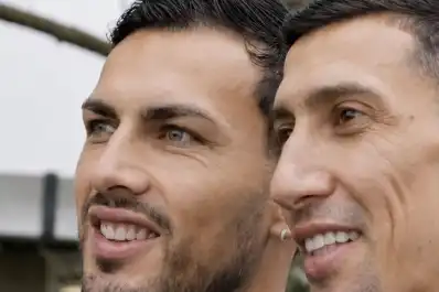 Leandro Paredes y Ángel Di María protagonizaron un emotivo reencuentro que se volvió viral