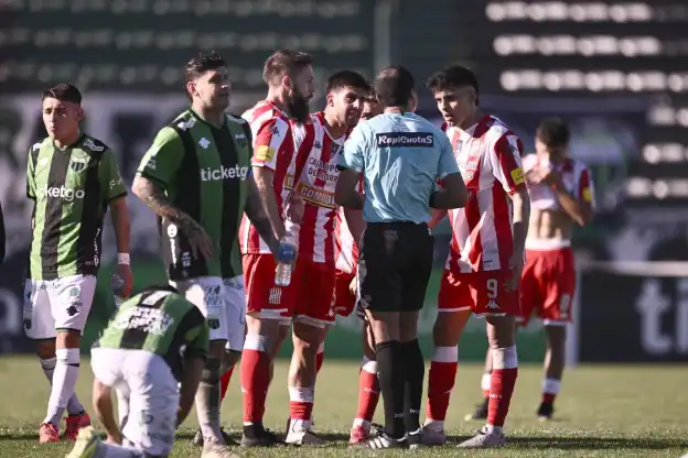 Con un hombre menos, San Martín perdió 2 a 1 frente a Nueva Chicago en Mataderos