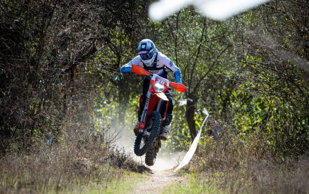 A TODA VELOCIDAD. Emir Paz terminó segundo en Junior B y fue uno de los protagonistas de la primera jornada de enduro.