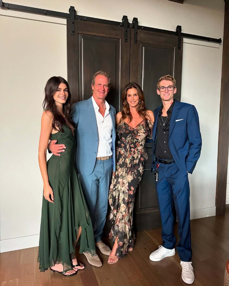 Kaia Gerber con sus padres Cindy Crawford y Rande Gerber, y su hermano Presley Gerber