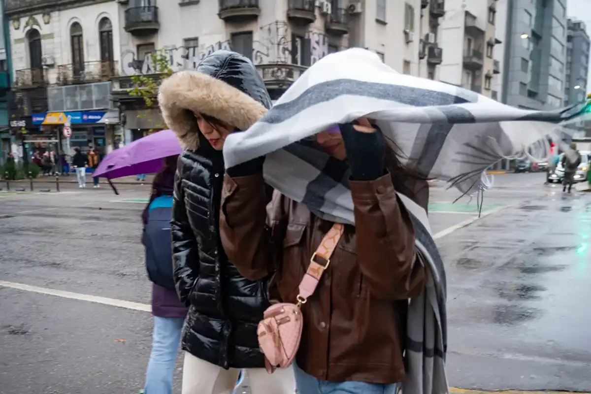 Frío extremo, nevadas y viento Zonda: cuáles son las provincias bajo alerta del SMN este domingo