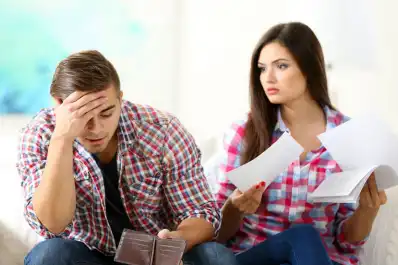 ¿Qué es la infidelidad financiera y por qué está en auge?