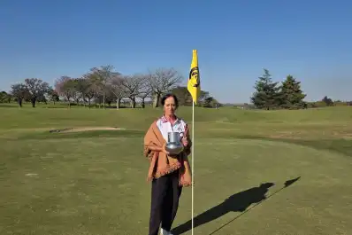 María Carmen Bruchmann ganó el Abierto del Norte de Damas y festejó en el Jockey Club de Tucumán