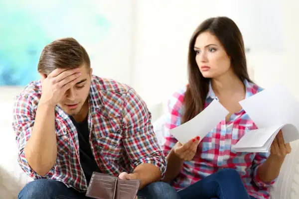 ¿Qué es la infidelidad financiera y por qué está en auge?