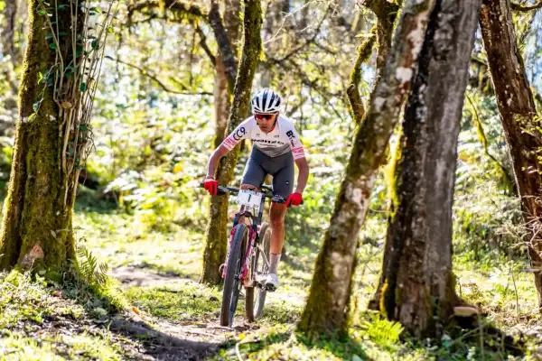 Álvaro Macías brilló en la Gran Vuelta a La Sala y Nicolás Ortiz se consagró campeón