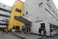 Un niño de tres años cayó en una boca de tormenta sin tapa y fue internado