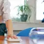 Empleo doméstico: cuánto se cobra por hora y por mes en agosto de 2026