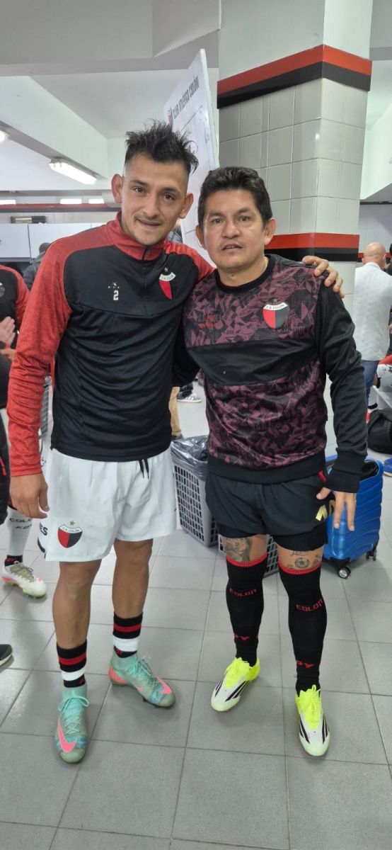 FAMILIA. Nicolás Rodríguez posa con Luis Miguel Rodríguez, tras su despedida de Colón.