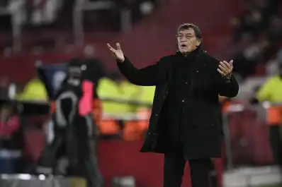 Del objetivo de escapar del descenso a pelear arriba: el cambio que impulsa César Falcioni en Atlético