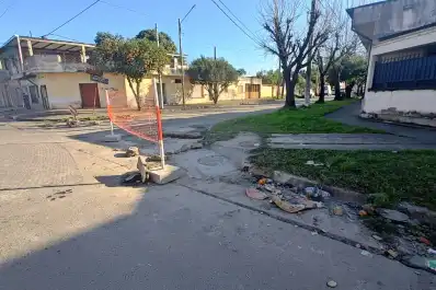 El niño de tres años que cayó en una boca de tormenta sigue internado con riesgo de neumonía