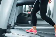 Cuánto tiempo tenés que caminar o correr en la cinta para eliminar la grasa abdominal