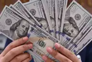 El dólar oficial subió a $1.520 en el Banco Nación y el blue bajó por quinta rueda seguida