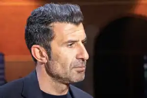 Luis Figo pidió la renuncia de Gianni Infantino y profundizó la crisis política en la FIFA