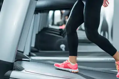 Cuánto tiempo tenés que caminar o correr en la cinta para eliminar la grasa abdominal