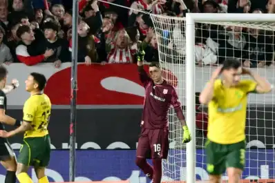 Fernando Muslera, baja de último momento en Estudiantes para enfrentar a Boca