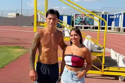 Lisandro Martínez sorprendió a un grupo de hinchas con un gran gesto durante sus vacaciones en Ibiza