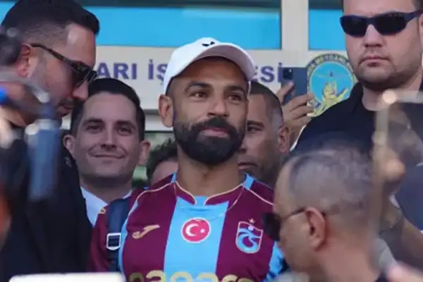 Mohamed Salah fue presentado como refuerzo del Trabzonspor tras cerrar su histórica etapa en Liverpool