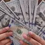 El dólar oficial subió a $1.520 en el Banco Nación y el blue bajó por quinta rueda seguida