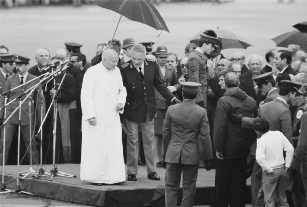 ¿Por qué pasaron 39 años sin una visita papal? Las históricas giras de Juan Pablo II y la confirmación de León XIV