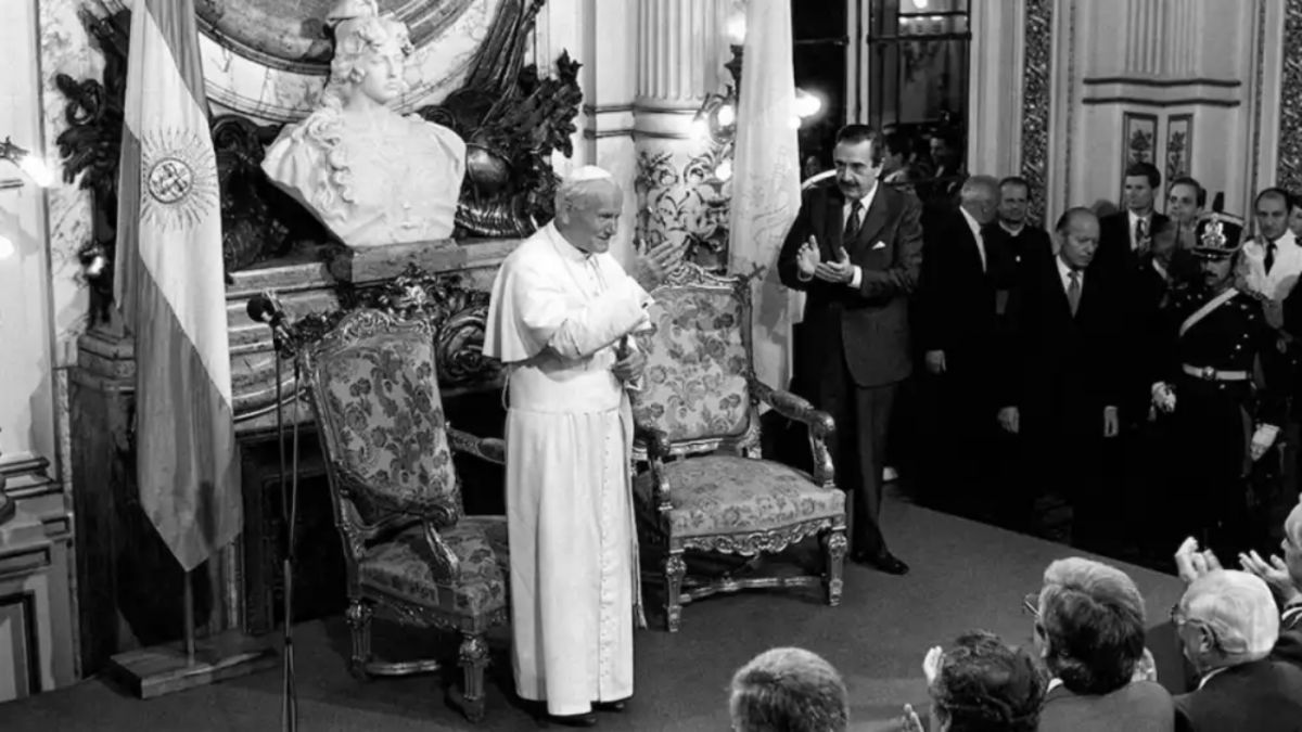 ¿Por qué pasaron 39 años sin una visita papal? Las históricas giras de Juan Pablo II y la confirmación de León XIV