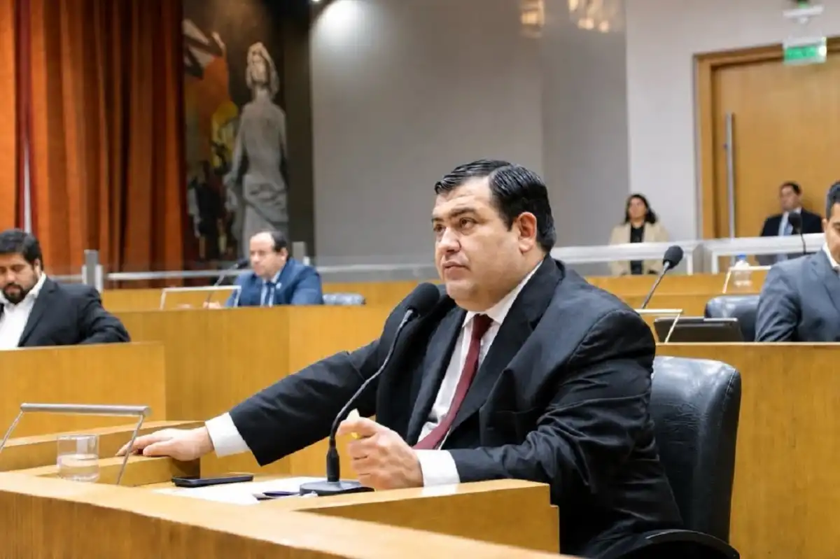 Romano Norri criticó a Chahla y generó polémica en el Concejo al afirmar que “como toda mujer, se encarga del maquillaje”