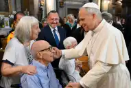 ¿Cómo es el protocolo para conocer al papa León XIV? Las reglas de saludo, vestimenta y tratamiento