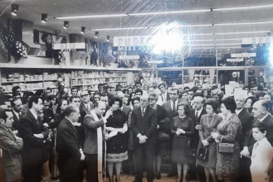 Recuerdos fotográficos: 2002. El adiós de la casi centenaria Casa Saguir