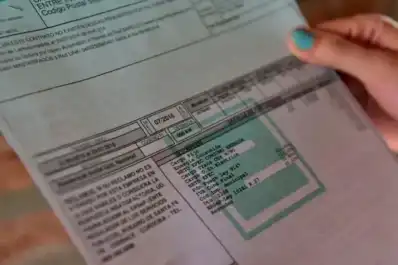 No pagó la cuota alimentaria y la Justicia ordenó que se la cobren junto con la factura de la luz