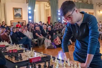 Faustino Oro volvió a Mar del Plata y causó furor con una exhibición de ajedrez