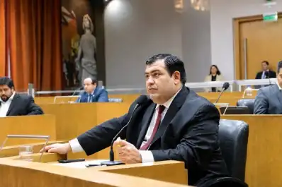Romano Norri criticó a Chahla y generó polémica en el Concejo al afirmar que “como toda mujer, se encarga del maquillaje”