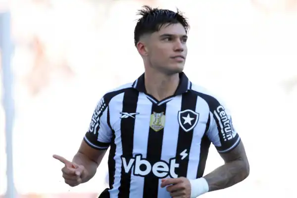 Estudiantes levantó la inhibición de la FIFA y va por el regreso del Tucu Correa