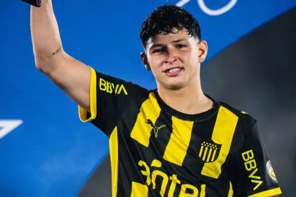 Jodíamos con que nos habían dado a Messi: el llamativo elogio de Diego Aguirre al juvenil de River que brilla en Peñarol