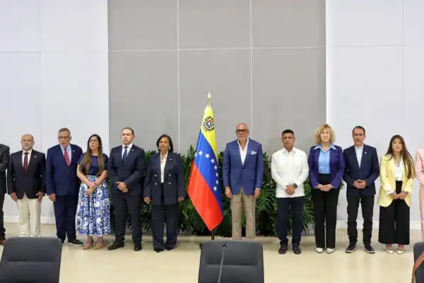 Venezuela dio el primer paso hacia una transición: el chavismo y un sector de la oposición iniciaron las negociaciones