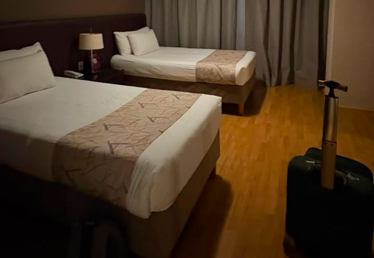 TODO LISTO. La habitación del hotel donde tocó descansar apenas dos horas antes del encuentro con Milo J.