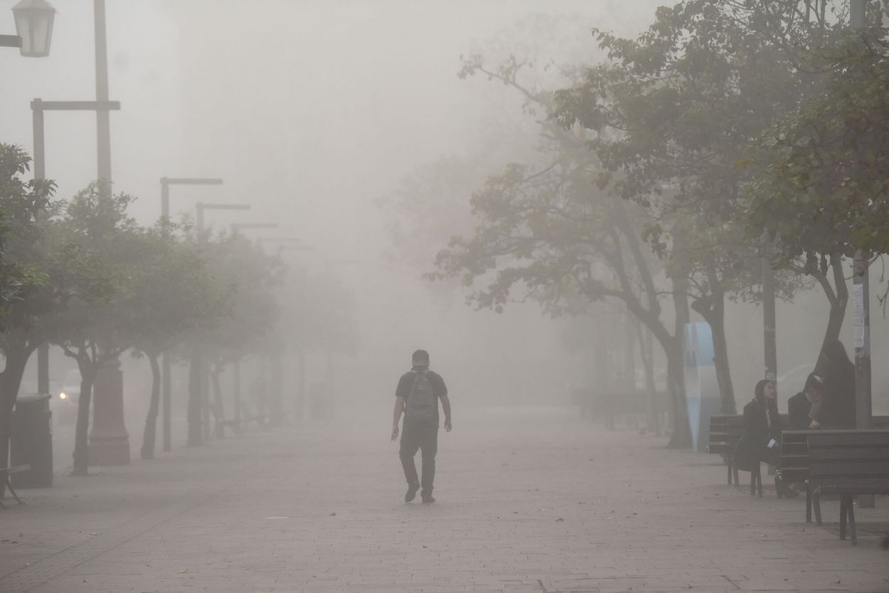 RAREZA. Las siluetas apenas se distinguían en las calles.