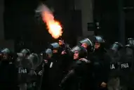 Represión en el Congreso: una fotógrafa terminó con traumatismo de cráneo durante la protesta contra la Ley de Propiedad Privada