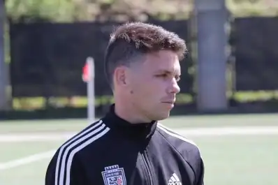 La policía migratoria de Trump detuvo a un futbolista argentino en un aeropuerto de Estados Unidos