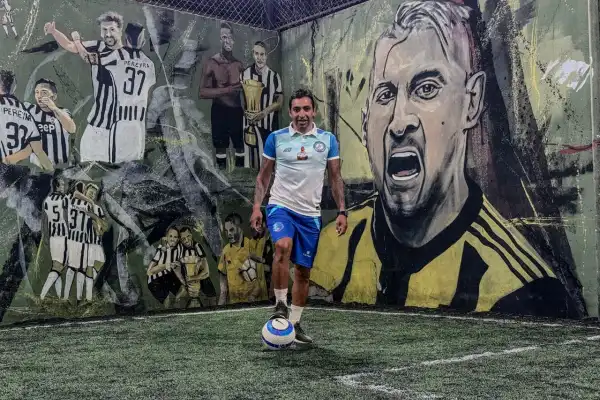 Es hermano del Tucu Pereyra, brilló en la Liga Tucumana y hoy enseña fútbol a chicos