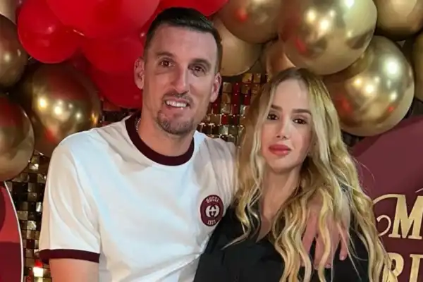 La esposa de Franco Armani denunció un robo millonario en un vuelo: Me sacaron casi U$S 20.000
