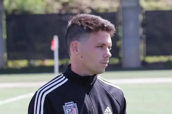 La policía migratoria de Trump detuvo a un futbolista argentino en un aeropuerto de Estados Unidos