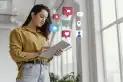La industria del consejo: cómo las redes sociales cambiaron la forma familiar de criar