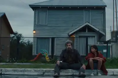 La fascinante película premiada de Netflix que protagonizan Diego Peretti y Cazzu para ver este fin de semana