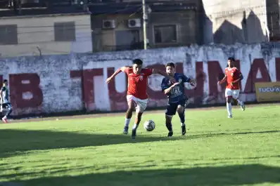 Federal A: Tucumán Central dominó, pero se quedó sin piernas y terminó masticando bronca ante El Linqueño