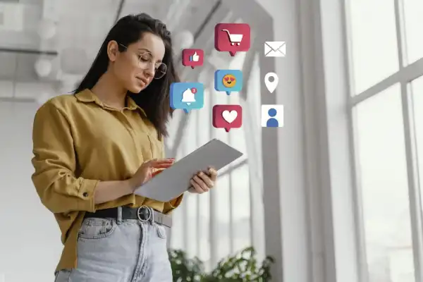 La industria del consejo: cómo las redes sociales cambiaron la forma familiar de criar