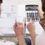 Finanzas personales en tiempos de crisis: dos estrategias para ordenar las deudas hogareñas